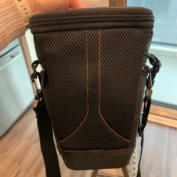 Black AmazonBasics Camera Bag - Picture 3 of 7